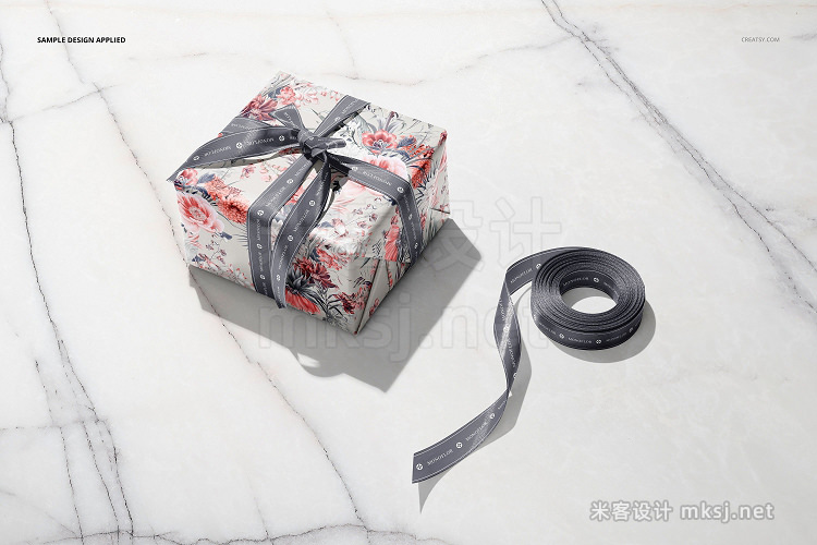 PS样机礼品盒包装纸丝带剪刀场景 Gift Box Wrapping Paper Mockup Set