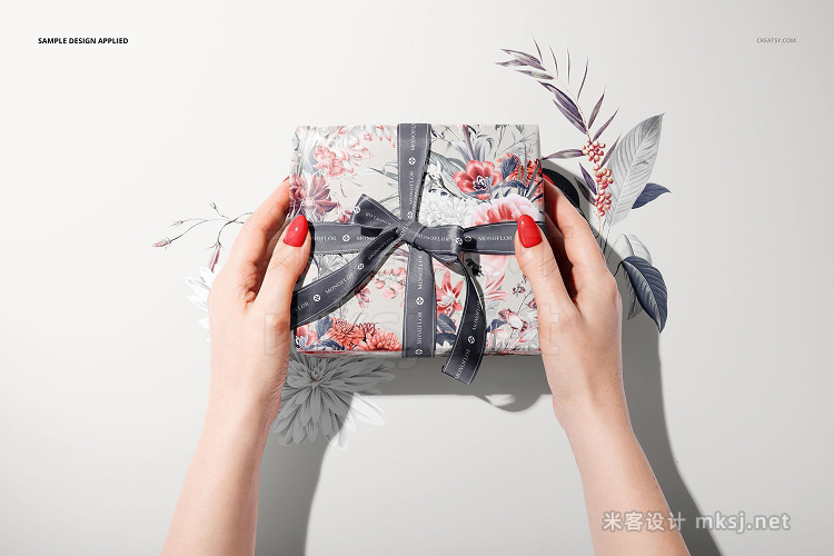 PS样机礼品盒包装纸丝带剪刀场景 Gift Box Wrapping Paper Mockup Set